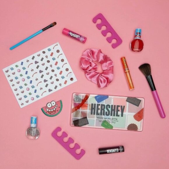 Caboodles Women's "On-The-Go Girl," Pink Hershey with Cosmetics - Picture 5 of 6